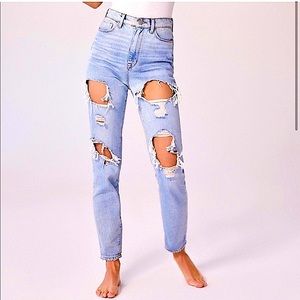 URBAN OUTFITTERS BDG Distressed Light Wash High Rise Mom Jeans Rigid Denim BDG